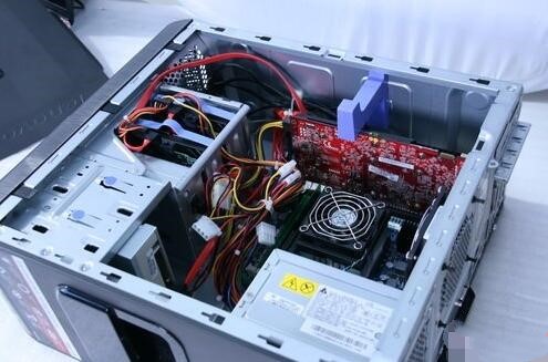 電腦開機電源燈亮但屏幕不顯示解決辦法